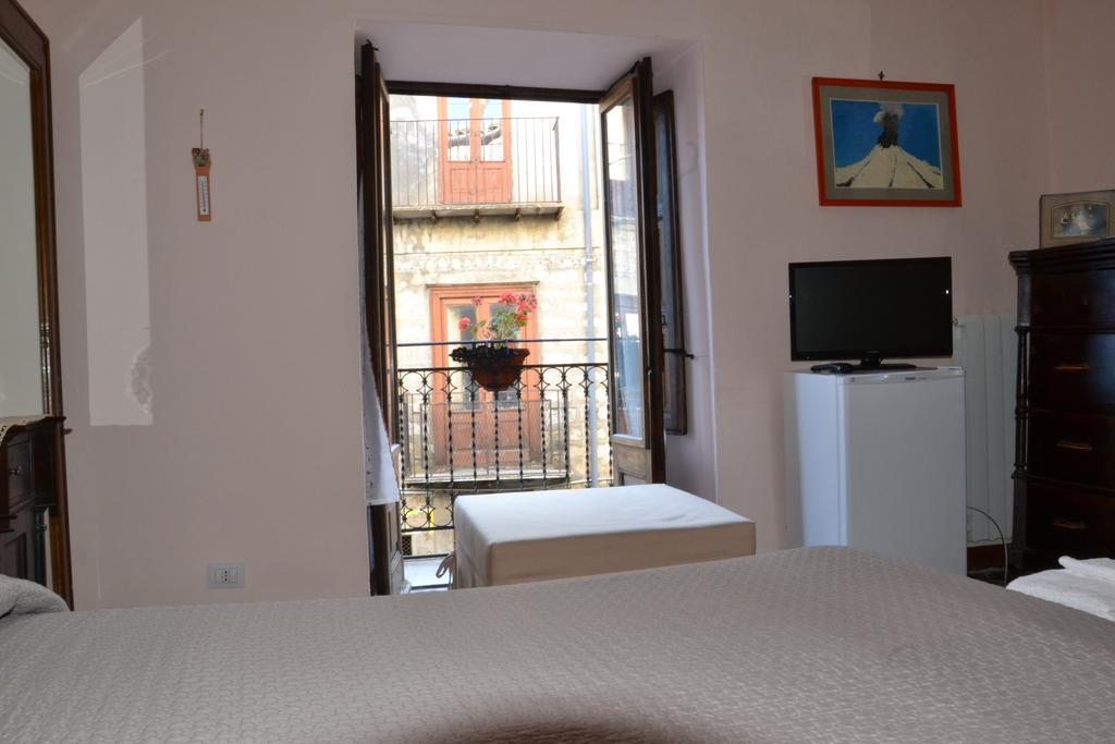 La Casa Del Pittore Di Petralia Petralia Soprana Habitación foto